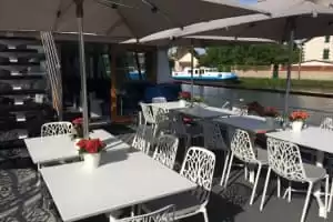 Salon/Bar et terrasse