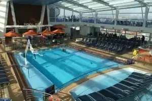 Indoor Pool (Piscina interior)