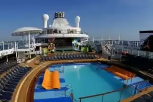 Outdoor Pool (Piscina Exterior)