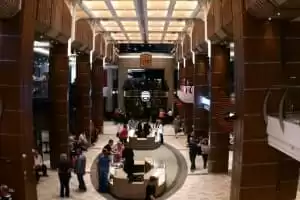 Tiendas (Royal Promenade, The Via)