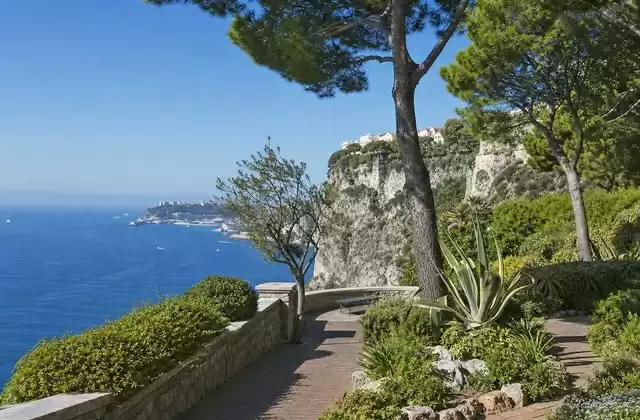 En los jardines de San Martín