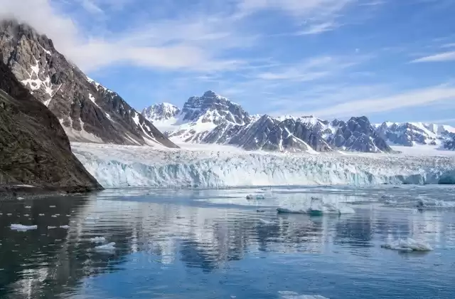 Frente a los glaciares de Kongsfjord