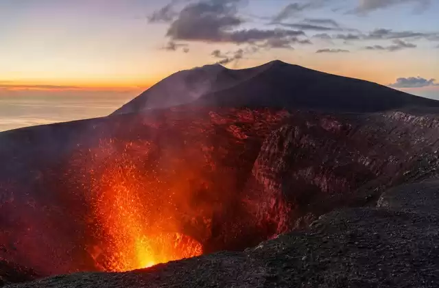 En el volcán Yasur