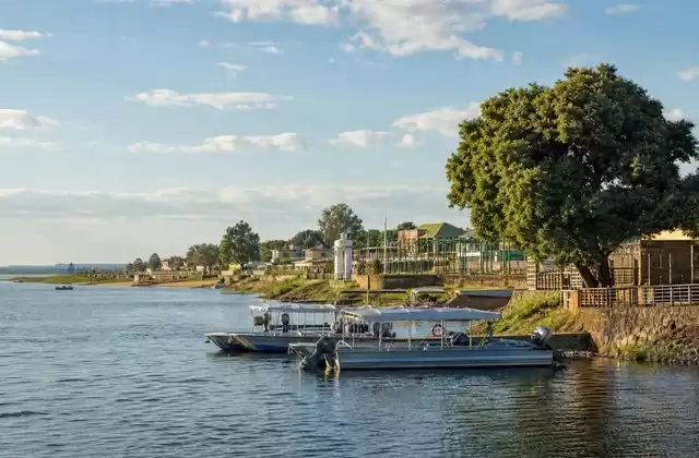 Kasane y las orillas habitadas