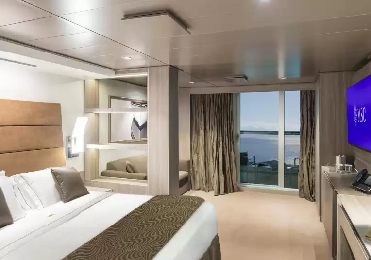 Yacht Club Deluxe Suite
